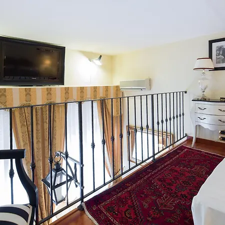 Old Tower Ponte Vecchio 3* Florence